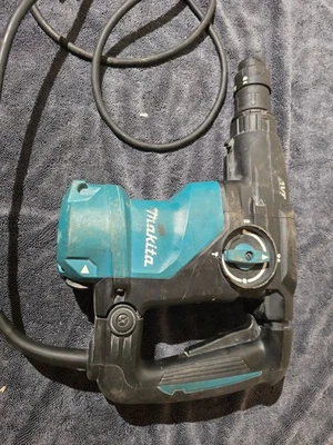 makita rotary hammer drill 240volt HR3012fcj - image 1 of 3