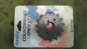 NOS Sunstar 15 Tooth Countershaft Sprocket Kawasaki Suzuki Yamaha ZX GS SR 04113 - Foto 1 di 1