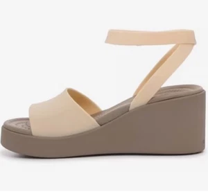 Neu ohne Karton schöne Crocs Brooklyn Knöchelriemen-Keilsandalen 3" Absatz hellbraun Größe 7 lesen - Bild 1 von 18