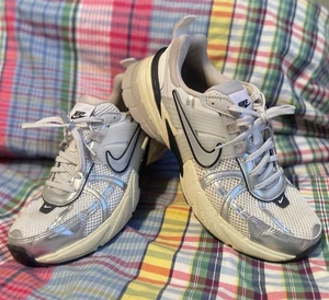 Nike V2K Run Summit Damengröße 8 weiß gepolstert FD0736-100 Laufschuhe Sneaker - Bild 1 von 15