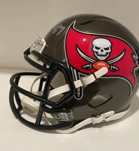 Mini casque NFL signé ROB GRONKOWSKI - Tampa Bay Buccaneers - étui hologramme certificat d'authenticité - Photo 1/6