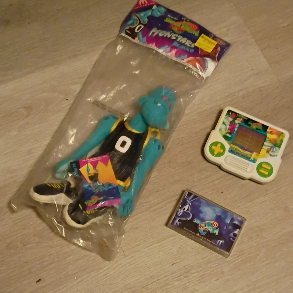 96 Tiger Space Jam Workin juego paquete con banda sonora casete Monstar sellado  Foto 1 de 4