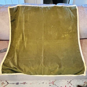 De Colección Pequeño Mantel Tapiz Hecho a Mano Verde Oliva Oscuro Pana Borde Dorado 41x41** - Imagen 1 de 6