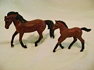 19* 2 Safari Ltd. Brown Morgan Pferd/Colt Figuren - 2005 - handbemalt - Bild 1 von 6