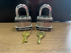 Candado Master Lock M1sts, conjunto de 2 teclas ALike - Imagen 1 de 3