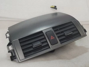 2009-2013 Toyota Corolla Center Upper AC Heater Vents Chrome Hazard Switch Panel - Foto 1 di 10