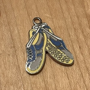 Vintage Tops Nike Shoe Charm - Picture 1 of 2