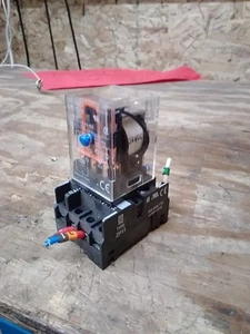 Omron MK3P5-S Relay - Picture 1 of 6
