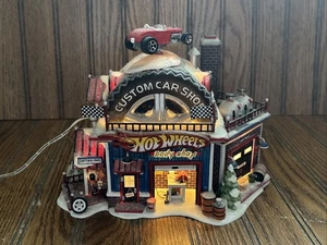 DEPT 56 HOT WHEELS CUSTOM CAR SHOP #56.56784 North Pole - Bild 1 von 6