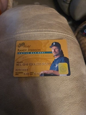 Randy Johnson 1995 Studio Gold #48 Seattle Mariners - Image 1 of 2