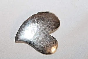Vintage Sterling Silver Heart Brooch Pin Wavy Shiny Hammered - Picture 1 of 4