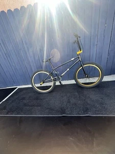 FIT BIKE CO SERIES 22" BICYCLE BLACK GOLD - Picture 1 of 2