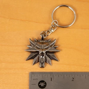Witcher 3 Wild Hunt Xbox One Preorder Promo Keychain Wolf Pendant - Picture 1 of 2