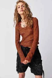 NWT FREE PEOPLE GARNER LIGHTWEIGHT FLORAL TEE TOP BOHO BLACK COFFEE Brown Medium - Picture 1 of 6