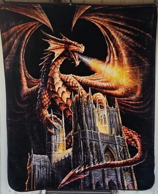 MANTA DRAGON FURY FUEGO LLAMA CATEDRAL IGLESIA ANNE STOKES TAMAÑO REINA Foto 1 de 2