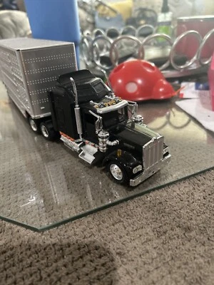 2023 Kenworth W900 Truck Black Pot Belly Livestock Diecast Model 1/32 New Ray - Image 1 of 4