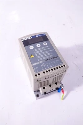 Telemecanique Altivar 08 ATV08U18M2 0,75 KW- 3/4 HP Altivar 08 200/240 V Foto 1 de 2