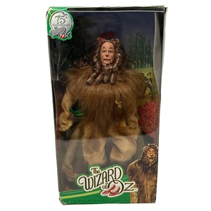 Der Zauberer von Oz Barbie Sammler rosa Etikett FEIGER LÖWE-beschädigte Box - Bild 1 von 9