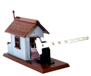 Bachman Plasticville Watchman's Shanty & Crossing Gate No 1407 79 - Picture 1 of 4