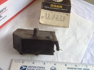 MOPAR/Doan engine mount, NOS; 31-2228. 1962/65, V8. Item: 5446 - Picture 1 of 1