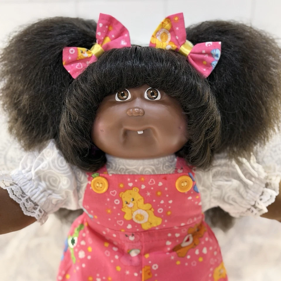 AA Cornsilk Cabbage Patch Niños Niña OK Factory HM4 en Cuidado Oso Conjunto Foto 1 de 4