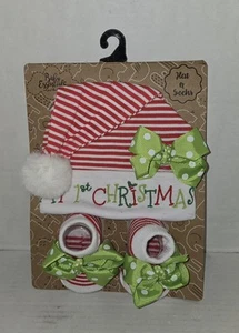 Baby Essentials Mädchen My 1st Weihnachten Mütze und Socken Set 0-12 Monate - Bild 1 von 2