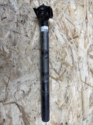 Tija de sillín de carbono HED 27,2 345 mm 27,2 mm 345 20 mm diseño de 2 pernos desplazados 212 g Foto 1 de 4