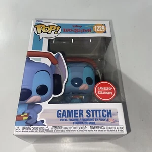 Funko POP! Disney Lilo & Stitch 1229 Gamer Stitch GameStop con protezione - Foto 1 di 6