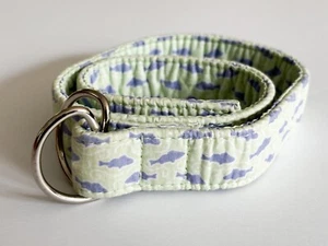 Boys Vineyard Vines D Ring Belt Youth Sz S Blue Fish Shark Ocean Nautical Print - Picture 1 of 3