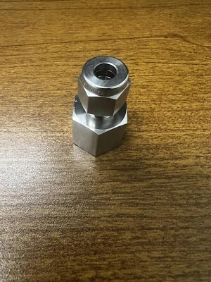 HSME ACF4-4N-SSA FEMALE CONNECTOR 1/4" OD - 1/4" FEMALE NPT SWAGELOK REF: SS-400-7-4