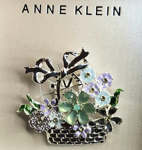 Nuevo Broche Pin Caja de Regalo Anne Klein Flor Cesta Tono Plateado Pastel - Imagen 1 de 6