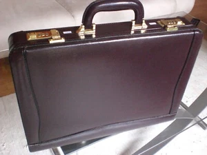 Aktenkoffer bordeauxrot - gebraucht - Bild 1 von 6