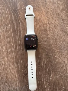 Apple Watch Series 5 44mm Gray Case (GPS) (MWVF2LL/A) - Zdjęcie 1 z 2