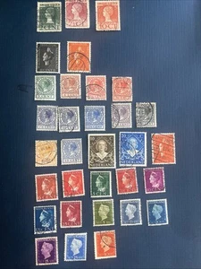 Netherlands 1923-1947, Queens Used 32 Stamps, Fine Condition - Picture 1 of 10