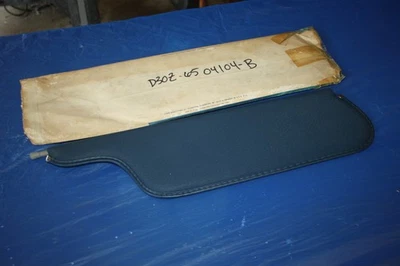 NOS 1972-1976 FORD TORINO PARASOL D3OZ-6504104-B Foto 1 de 4