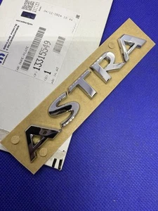 OPEL ASTRA J Original Logo Badge Emblem Monogram Lettering 13315549 New - Picture 1 of 13
