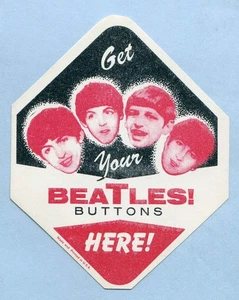 DE COLECCIÓN ¡CONSIGUE TUS BOTONES BEATLES AQUÍ! - ETIQUETA MÁQUINA CHICLES - AÑOS 60 - SIN USAR - Imagen 1 de 3