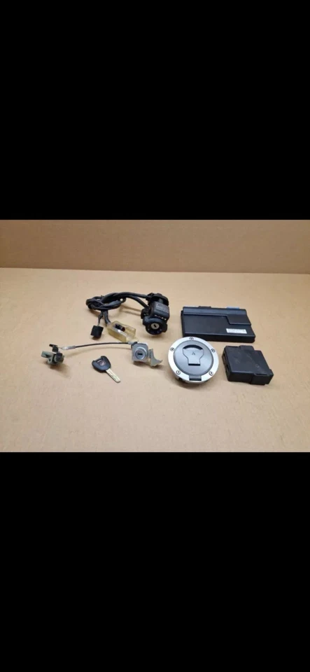 CRF 1000 Africa Twin Schlosssatz Schlüssel Wegfahrsperre Lenkradschloss - Bild 1 von 1