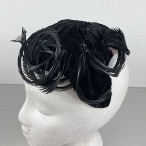 Ladies Solid Black Crushed Velvet Skull Cap Hat Feathers Vintage 1920s Flapper - Picture 1 of 22