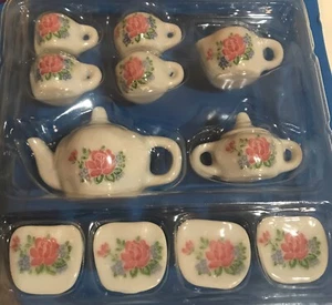Vintage Mini Teeservice 13-teilig rosa Rose Blumen Alter 8+ Spiel Spielzeug Set - Bild 1 von 3