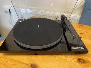 PROJECT ESSENTIAL III Turntable, gloss Black,, Acrylic Platter new stylus - Picture 1 of 13