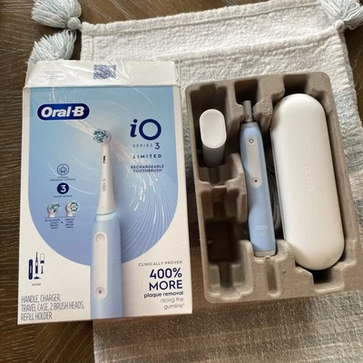 Cepillo de dientes eléctrico recargable Oral-B iO Series 3 Limited - azul helado Foto 1 de 4