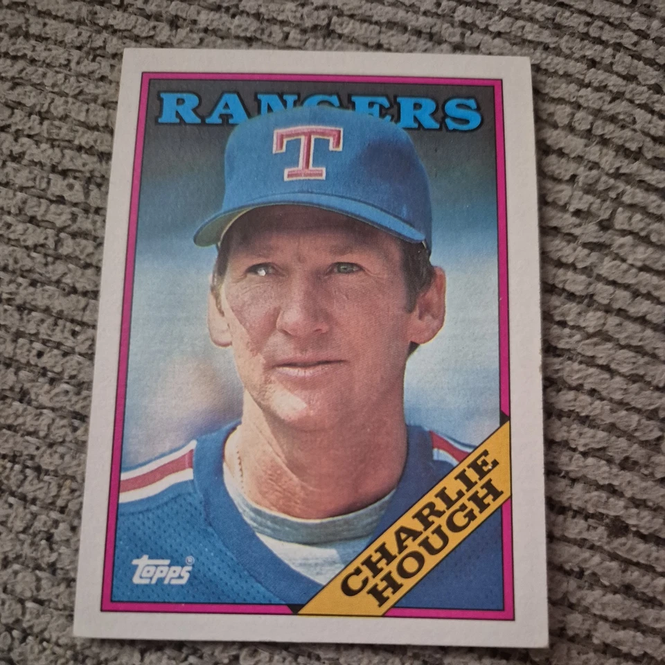 1988 Topps Charlie Hough - Rangers #680 - Error - punto blanco en el ojo Foto 1 de 2