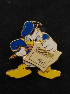 Spilla Disney - Squadra commerciale Superstar di Topolino - Paperino. 21122 - Foto 1 di 3