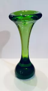 Jarrón vintage de vidrio artístico Humpilla de mediados de siglo Finlandia verde tulipán anterior a 1970 MCM - Imagen 1 de 7