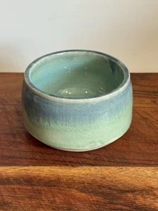Studiokeramik Schale klein blau signiert grüne Glasur schwer Schmuck Servieren - Bild 1 von 11