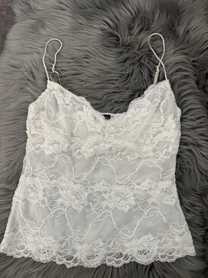 Sujetador camisola recortada de encaje blanco Cosabella forrado medio para mujer copa C-D ajustable Foto 1 de 3