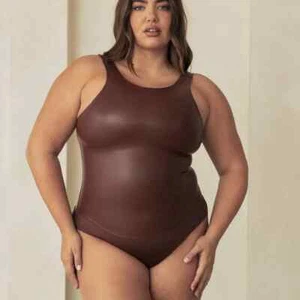 Pinsy Shapewear Body Damen XL braun veganes Leder hochgeschlossen frech Neu mit Etikett - Bild 1 von 12