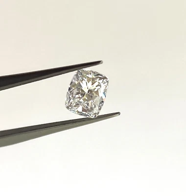 Diamante suelto corte cojín GIA 1,01ct color E, claridad VS2 6,10 x 4,94 x 3,99 mm Foto 1 de 4