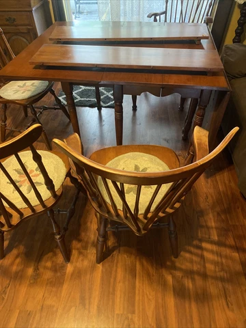 VINTAGE MAPLE DROP LEAF TABLE, TWO LEAFS,   AND 6- CHAIRS, NICE  COND. C-PICS Cover